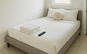 Modern Home - Termpurpedic Queen Bed, Laundry, Free Parkging, Ev Tesla